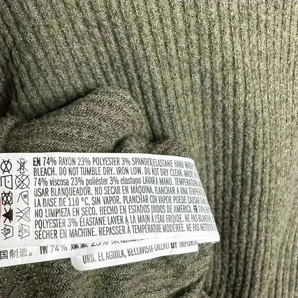 Forever 21 green keyhole mock neck sweater Size S rayon polyester spandex - Picture 3 of 4